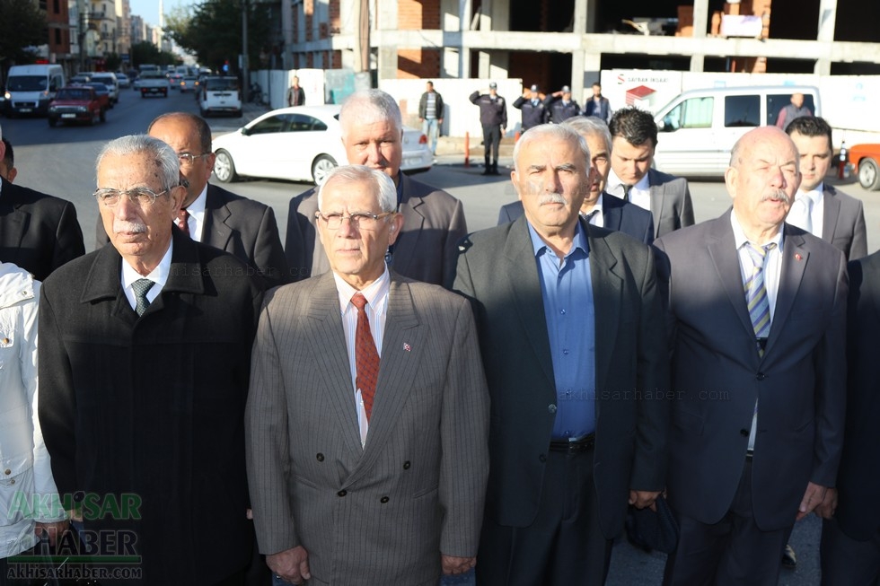 Fotoğraflarla Akhisar'da Muhtarlar Günü Milli Egemenlik Meydanı Ata 16