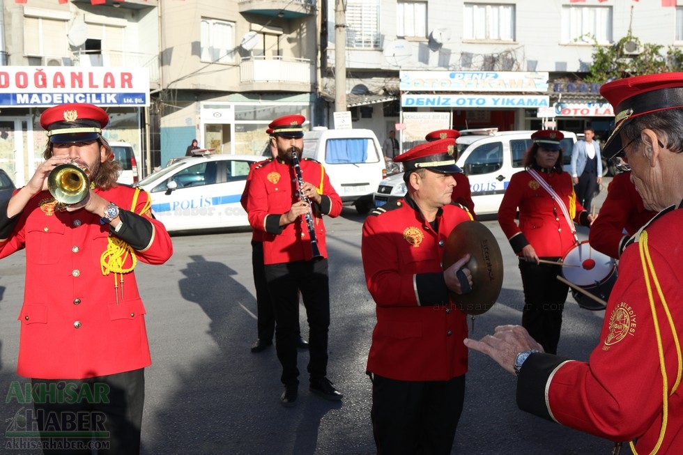 Fotoğraflarla Akhisar'da Muhtarlar Günü Milli Egemenlik Meydanı Ata 22