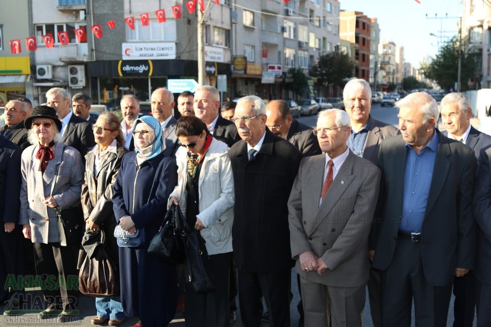 Fotoğraflarla Akhisar'da Muhtarlar Günü Milli Egemenlik Meydanı Ata 4