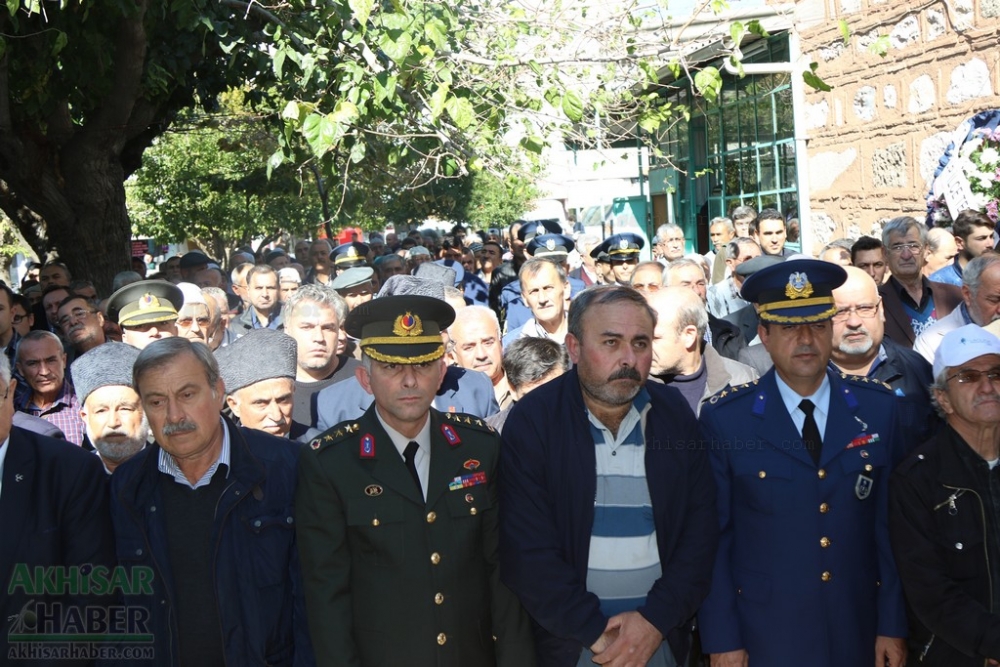 Fotoğraflarla Akhisarlı Kore Gazisi son yolculuğuna uğurlandı 3