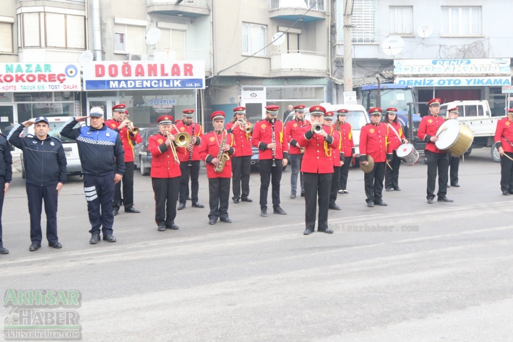 Atatürk'ün Akhisar'a gelişinin 94.yıl kutlama töreni çelenk su 10