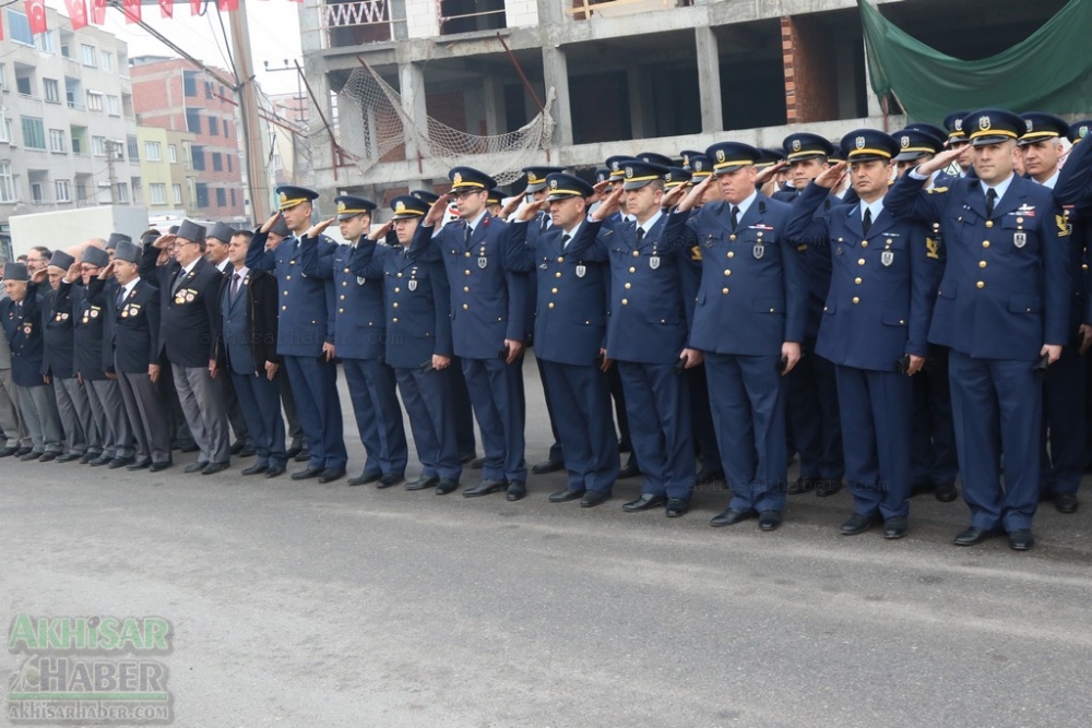 Atatürk'ün Akhisar'a gelişinin 94.yıl kutlama töreni çelenk su 12