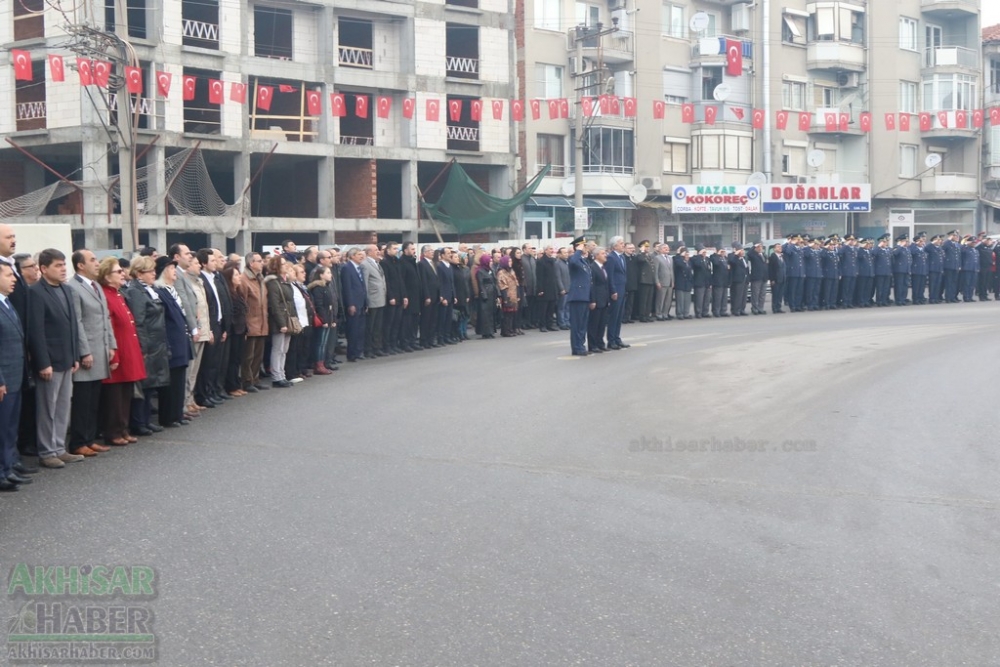 Atatürk'ün Akhisar'a gelişinin 94.yıl kutlama töreni çelenk su 14