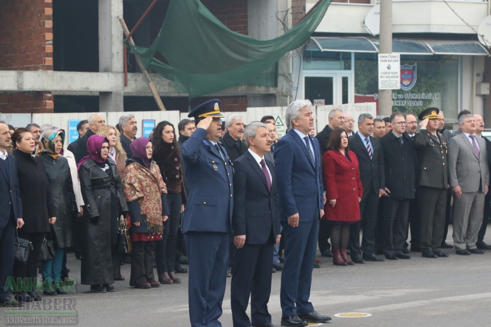 Atatürk'ün Akhisar'a gelişinin 94.yıl kutlama töreni çelenk su 15