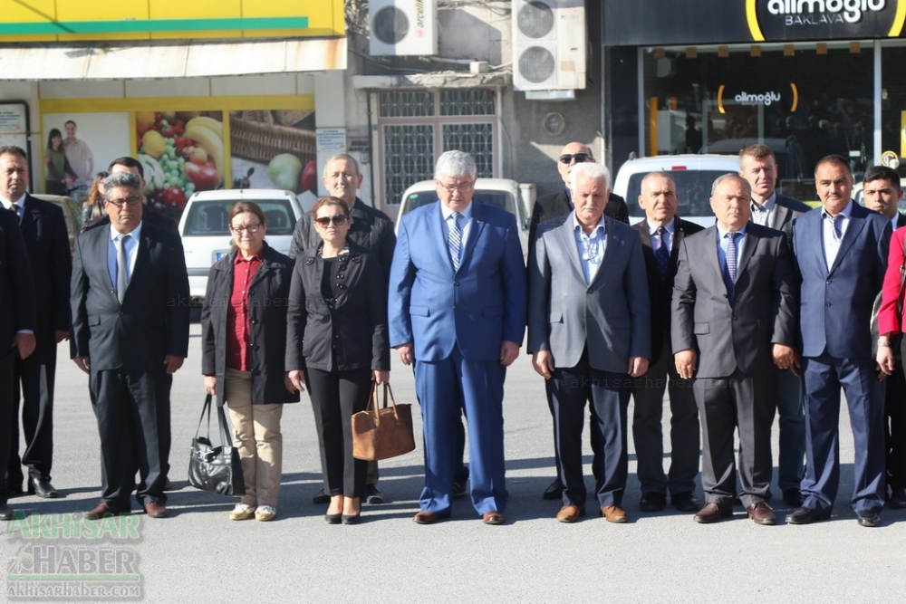 10 Nisan Polis Haftası kutlama etkinlikleri Atatürk anıtına çelenk sunma 12