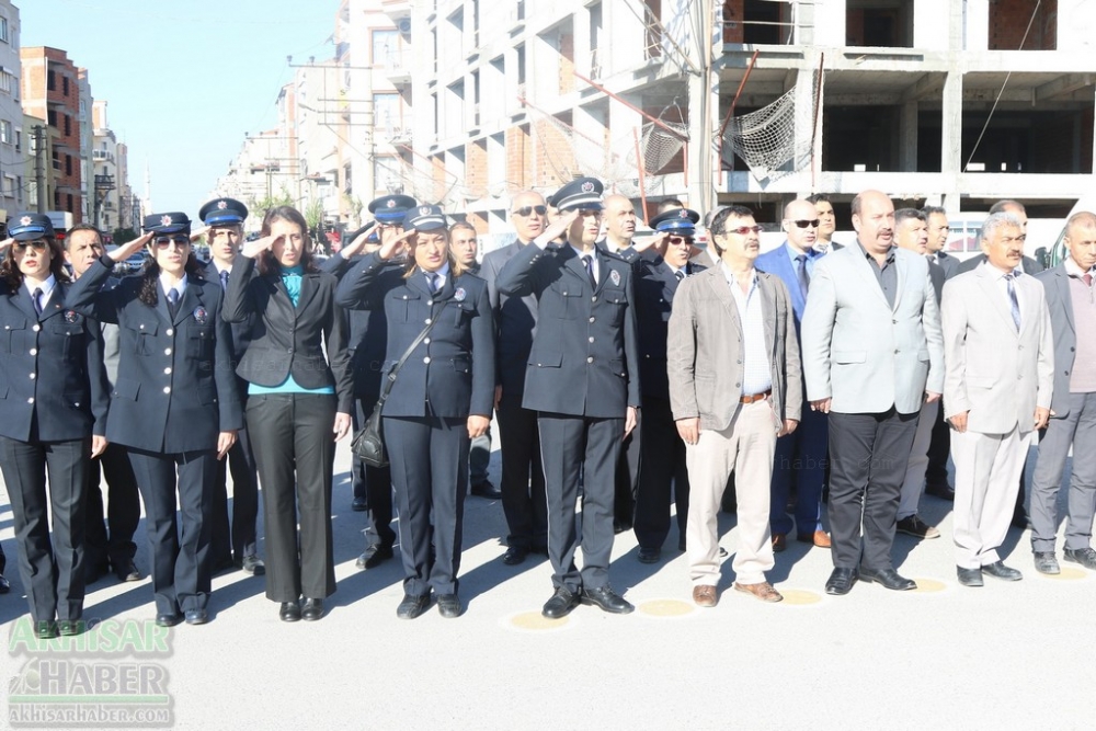 10 Nisan Polis Haftası kutlama etkinlikleri Atatürk anıtına çelenk sunma 15