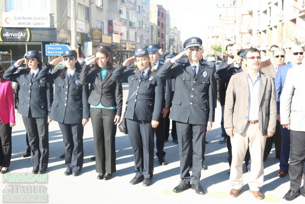 10 Nisan Polis Haftası kutlama etkinlikleri Atatürk anıtına çelenk sunma 17