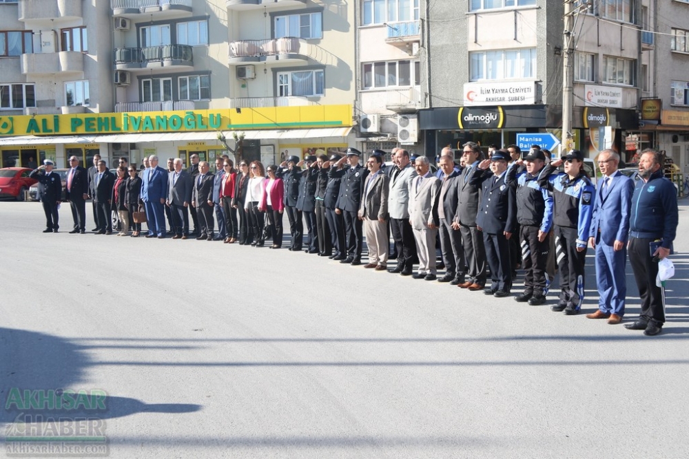 10 Nisan Polis Haftası kutlama etkinlikleri Atatürk anıtına çelenk sunma 20