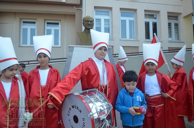 Akhisar Toki Zeytinkent İlkokulunda 23 Nisan coşkuyla kutlandı 16