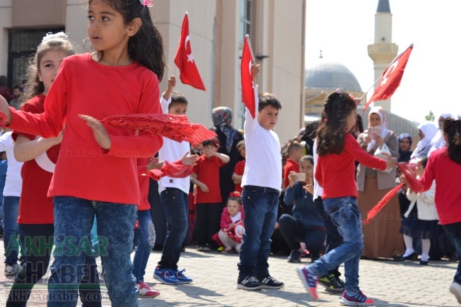 Akhisar Toki Zeytinkent İlkokulunda 23 Nisan coşkuyla kutlandı 168