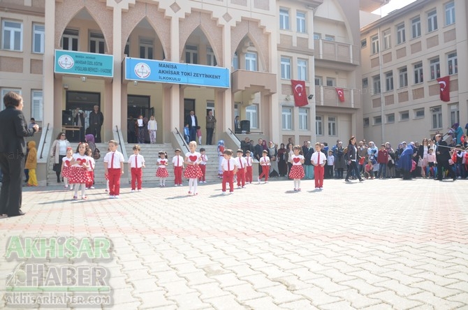 Akhisar Toki Zeytinkent İlkokulunda 23 Nisan coşkuyla kutlandı 21