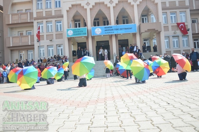 Akhisar Toki Zeytinkent İlkokulunda 23 Nisan coşkuyla kutlandı 22