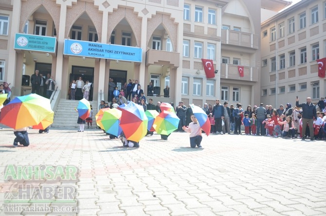 Akhisar Toki Zeytinkent İlkokulunda 23 Nisan coşkuyla kutlandı 23