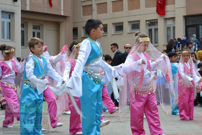 Akhisar Toki Zeytinkent İlkokulunda 23 Nisan coşkuyla kutlandı 30