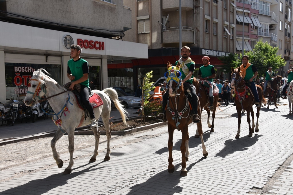 558. Çağlak Festivali Açılış Töreni Atlı birliklerin geçişleri 15