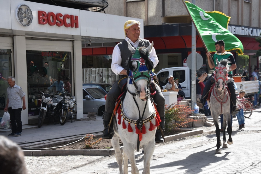 558. Çağlak Festivali Açılış Töreni Atlı birliklerin geçişleri 8