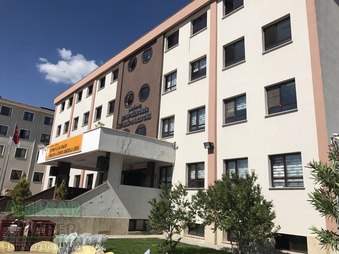 Zeynep Gülin Öngör Mesleki ve Teknik Anadolu Lisesi Akıllı Spor ve Konfe 5