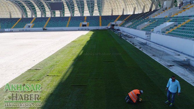 Stadyumda çim serimi devam ediyor 3