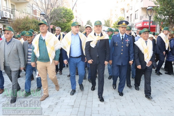 Akhisar’da zeytine minnet yürüyüşü yapıldı 16