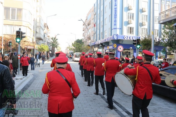 Akhisar’da zeytine minnet yürüyüşü yapıldı 17