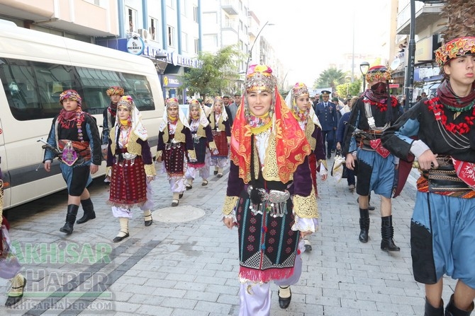 Akhisar’da zeytine minnet yürüyüşü yapıldı 22