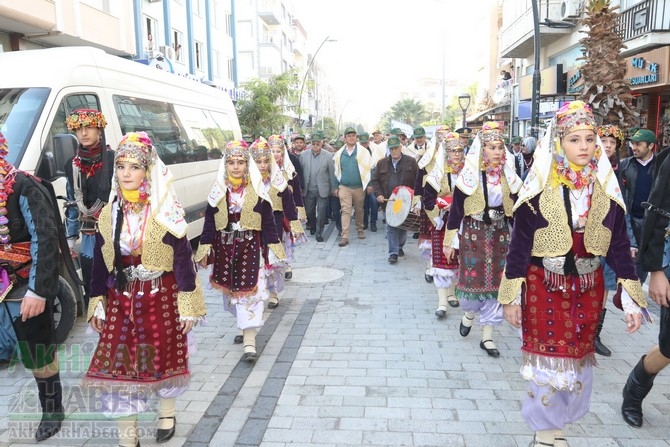 Akhisar’da zeytine minnet yürüyüşü yapıldı 23