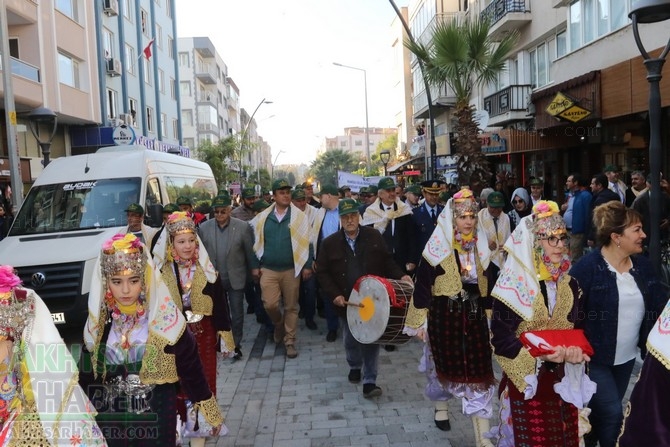 Akhisar’da zeytine minnet yürüyüşü yapıldı 24