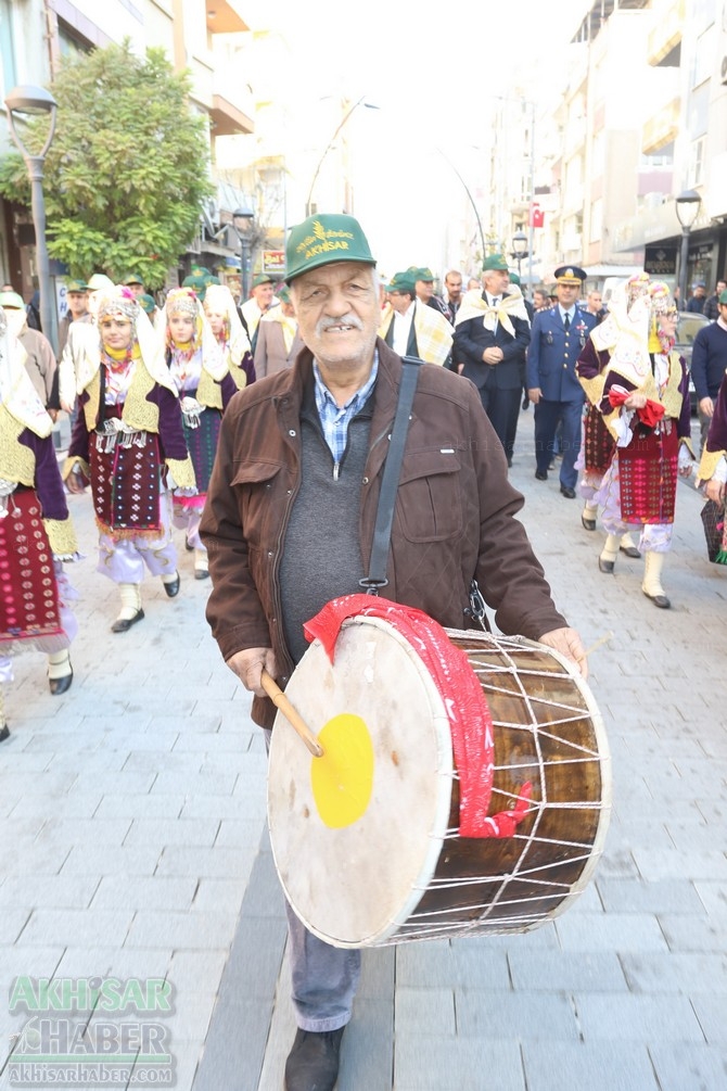 Akhisar’da zeytine minnet yürüyüşü yapıldı 66