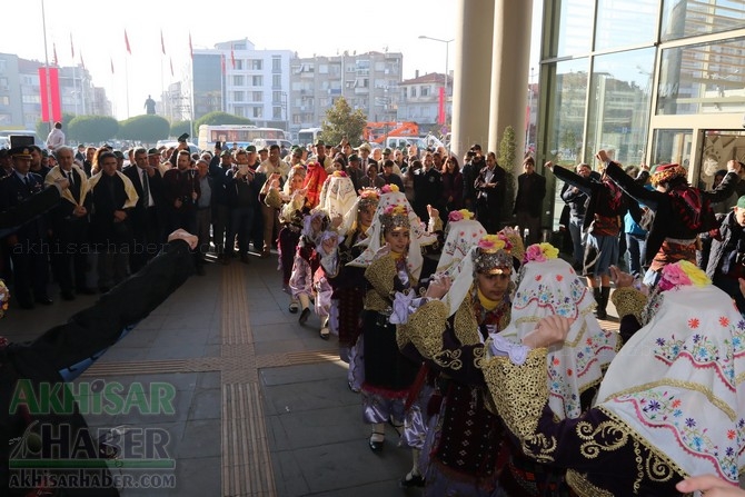 Akhisar’da zeytine minnet yürüyüşü yapıldı 75