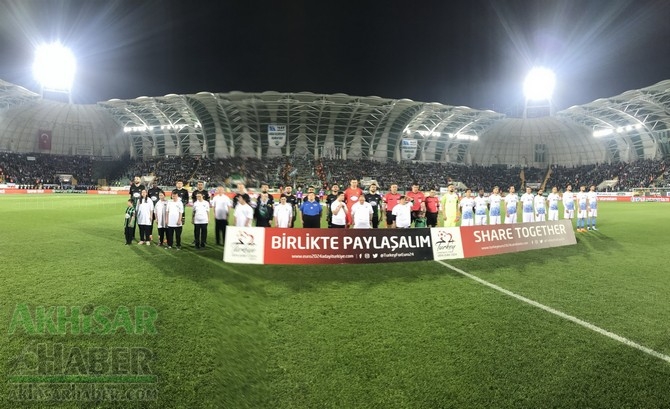 Teleset Mobilya Akhisarspor ile Trabzonspor müsabakasının özel misafirle 11