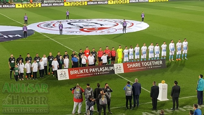 Teleset Mobilya Akhisarspor ile Trabzonspor müsabakasının özel misafirle 16