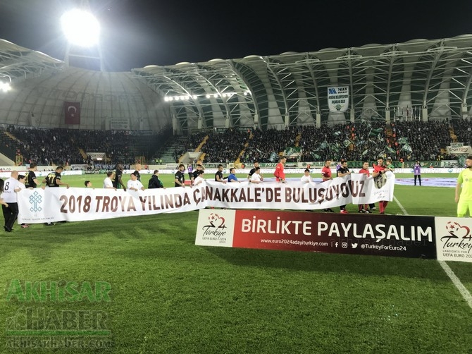 Teleset Mobilya Akhisarspor ile Trabzonspor müsabakasının özel misafirle 7