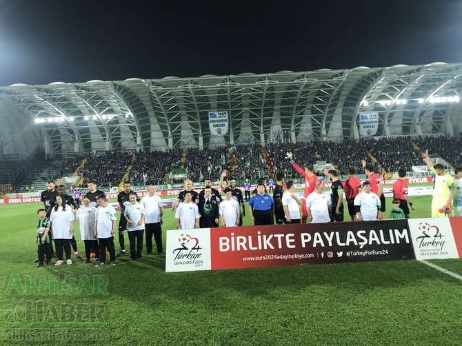 Teleset Mobilya Akhisarspor ile Trabzonspor müsabakasının özel misafirle 9