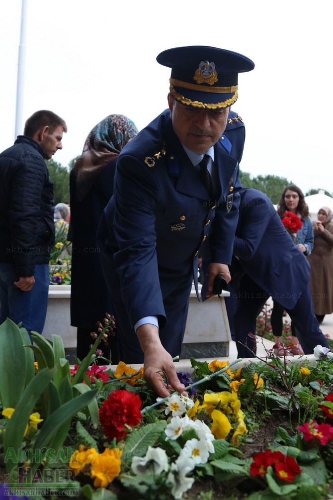 Akhisar'da 18 Mart Şehitler Günü ve Çanakkale Zaferinin 103.Yılı 100