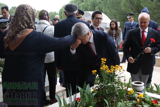 Akhisar'da 18 Mart Şehitler Günü ve Çanakkale Zaferinin 103.Yılı 108