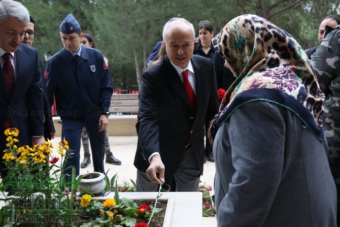 Akhisar'da 18 Mart Şehitler Günü ve Çanakkale Zaferinin 103.Yılı 109