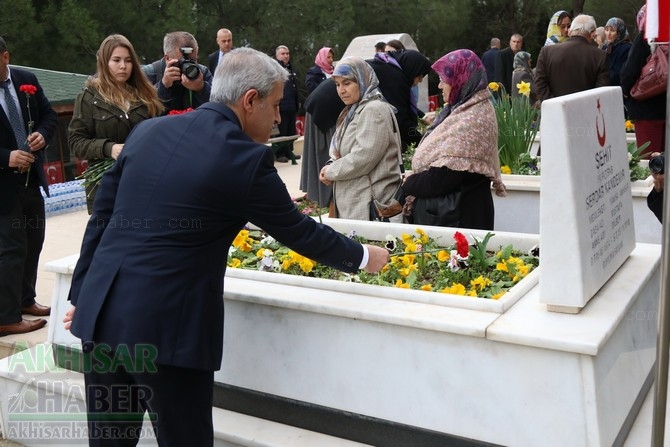 Akhisar'da 18 Mart Şehitler Günü ve Çanakkale Zaferinin 103.Yılı 77