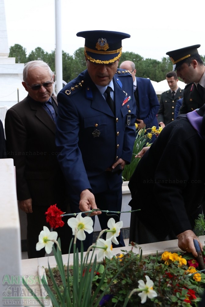 Akhisar'da 18 Mart Şehitler Günü ve Çanakkale Zaferinin 103.Yılı 81