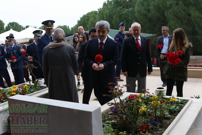 Akhisar'da 18 Mart Şehitler Günü ve Çanakkale Zaferinin 103.Yılı 85