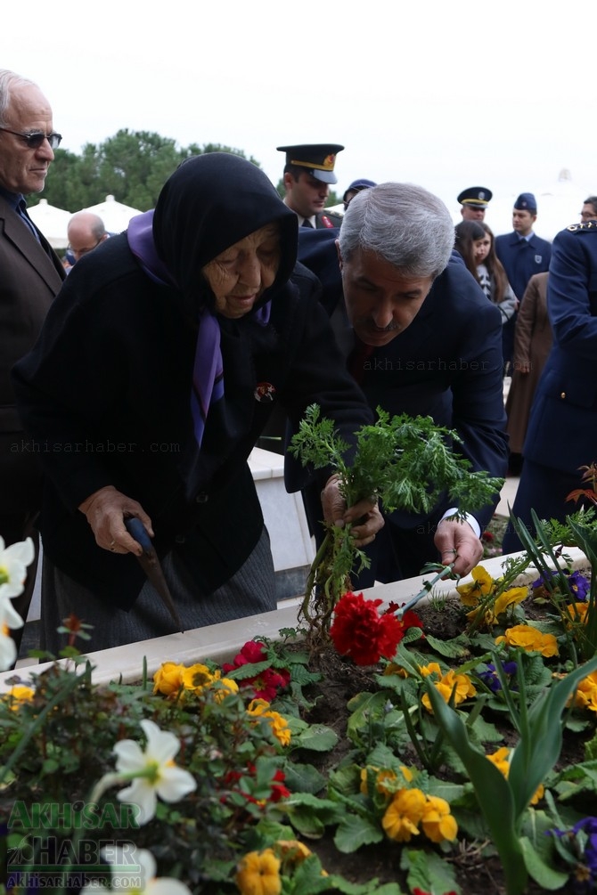 Akhisar'da 18 Mart Şehitler Günü ve Çanakkale Zaferinin 103.Yılı 96