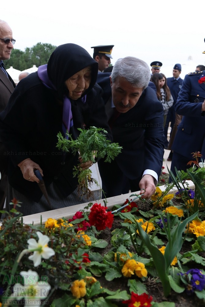 Akhisar'da 18 Mart Şehitler Günü ve Çanakkale Zaferinin 103.Yılı 97