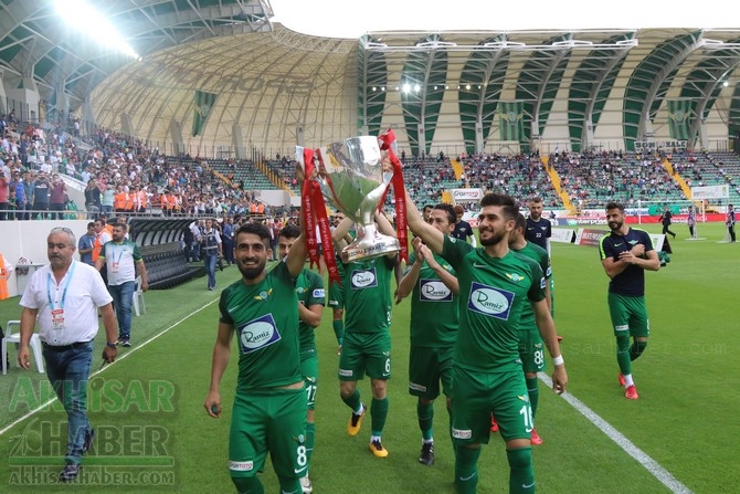 Akhisarspor, Ziraat Türkiye Kupası ile sahada taraftarı selamladı 11