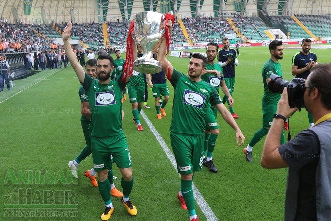 Akhisarspor, Ziraat Türkiye Kupası ile sahada taraftarı selamladı 12