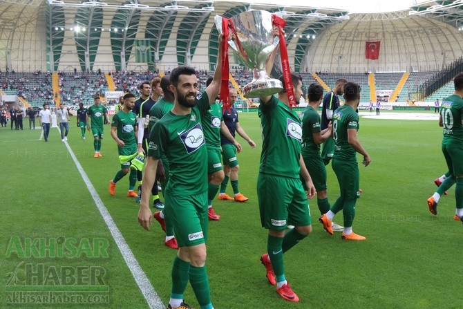 Akhisarspor, Ziraat Türkiye Kupası ile sahada taraftarı selamladı 15