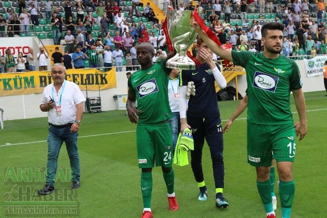 Akhisarspor, Ziraat Türkiye Kupası ile sahada taraftarı selamladı 17