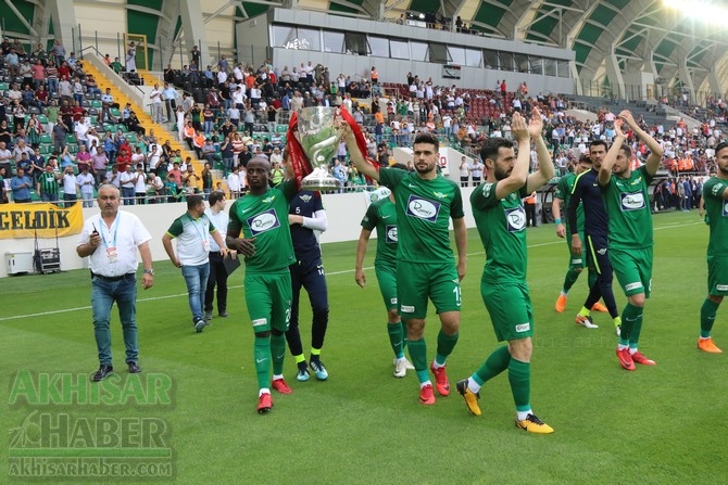 Akhisarspor, Ziraat Türkiye Kupası ile sahada taraftarı selamladı 23