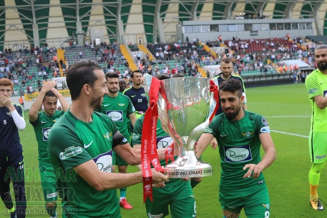 Akhisarspor, Ziraat Türkiye Kupası ile sahada taraftarı selamladı 30