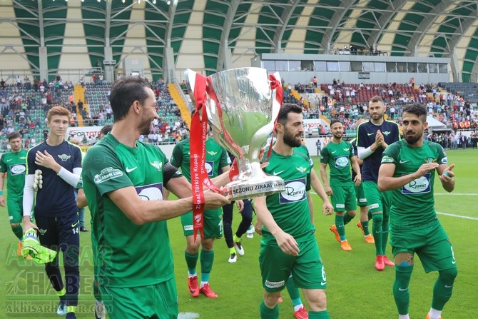 Akhisarspor, Ziraat Türkiye Kupası ile sahada taraftarı selamladı 33