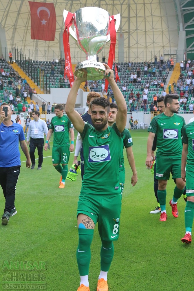 Akhisarspor, Ziraat Türkiye Kupası ile sahada taraftarı selamladı 37