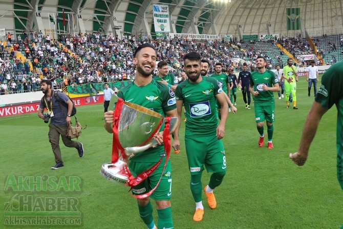 Akhisarspor, Ziraat Türkiye Kupası ile sahada taraftarı selamladı 47